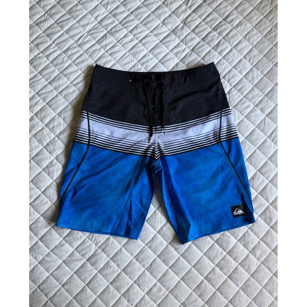 VTG Y2K QUIKSILVER Blue White & Black Board Shorts Sz 28 Beach‎ Surf California